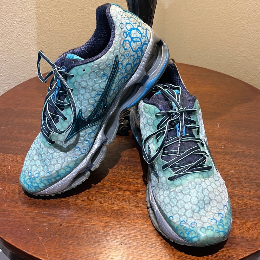 Ladies Oasis Wave prophecy3 Tennis shoes size 10.5